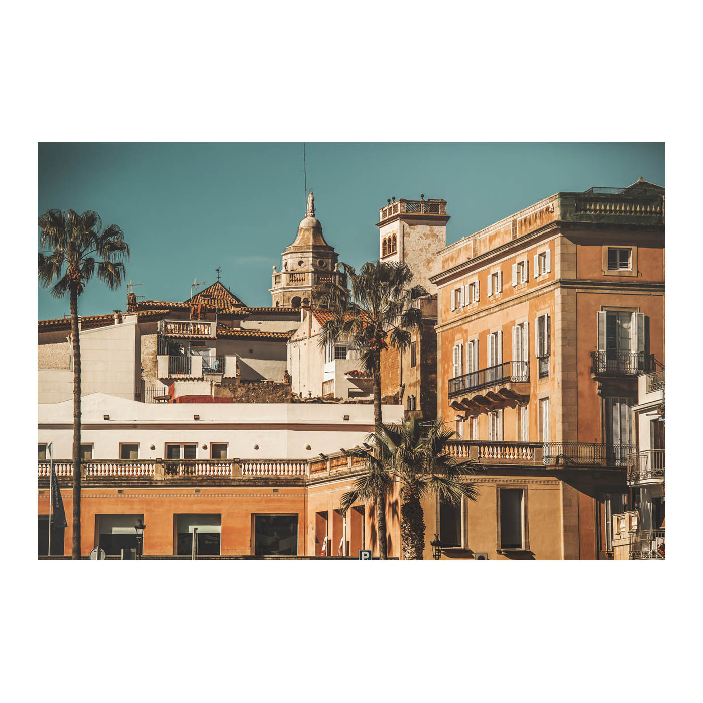 Edificio Miramar en Sitges, fotografía de Thomas Vilhelm
